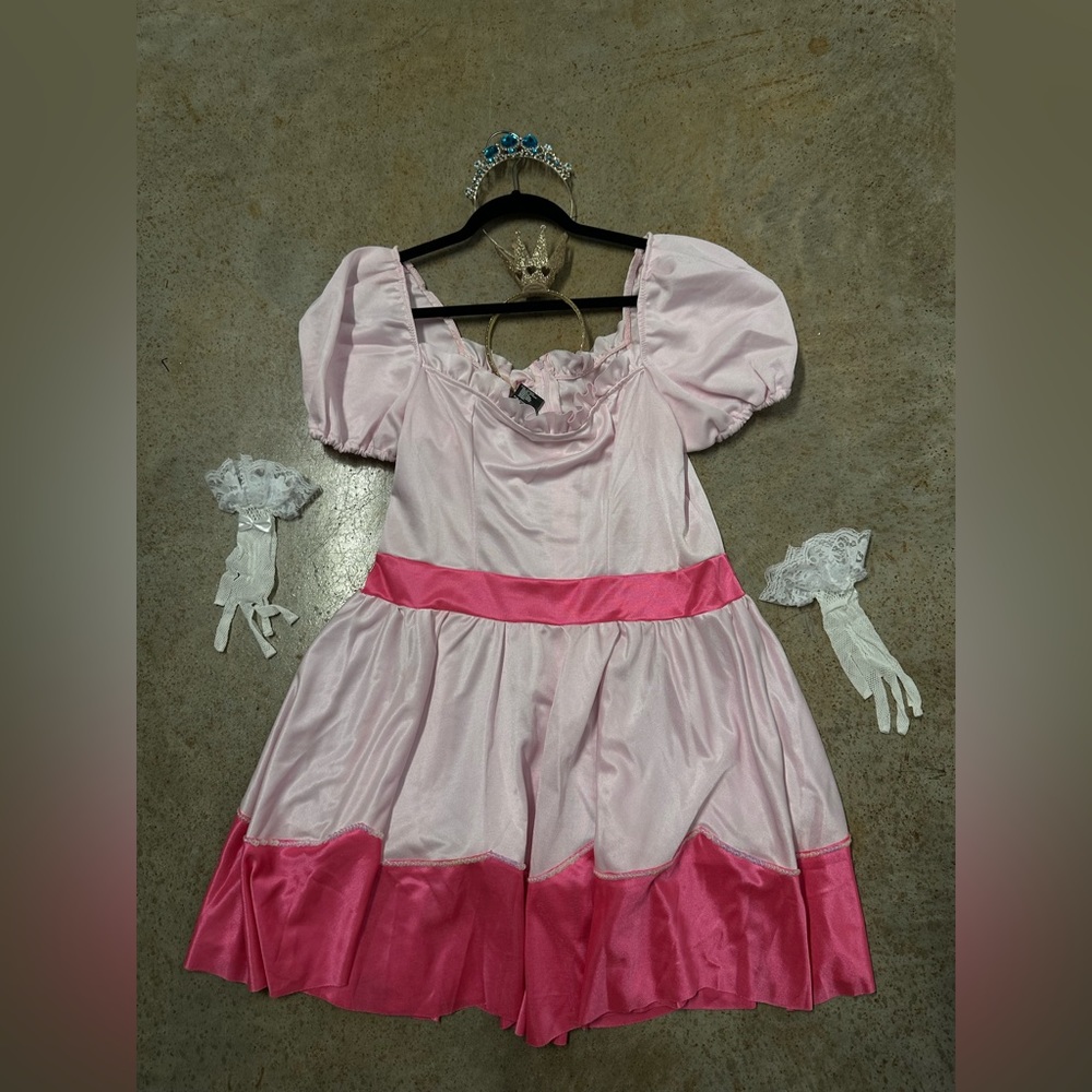 XL Peach costume with tiara/ crown and gloves
